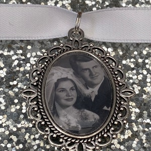 Memory remembrance bouquet charm, locket, brooch personalised with any photo. Oval shape keepsake with ribbon. Wedding flower Bride Ideas image 10