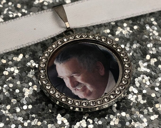 Memory remembrance bouquet charm, locket, brooch personalised with any photo.round diamante rhinestone keepsake with ribbon. Wedding Bride
