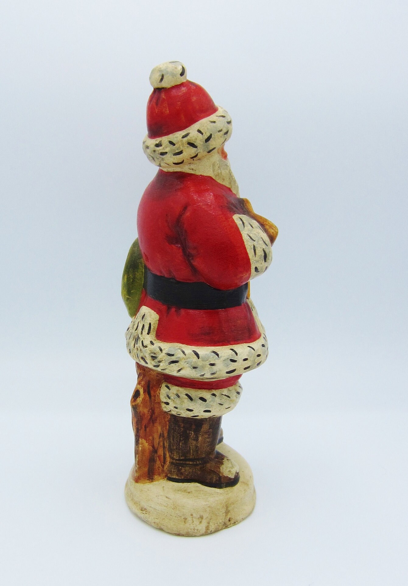 Vaillancourt folk Art Santa 2010-88
