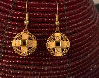 7 Gates to FreedOM Earrings in 18 K gold plated brass