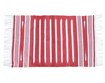 Handmade Cotton Dhurrie Rug: Red & White Accent Mat (2x3 ft)