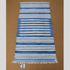 Alfombra Dhurrie de algodón a rayas azul índigo de 4x6: tejido plano indio hecho a mano