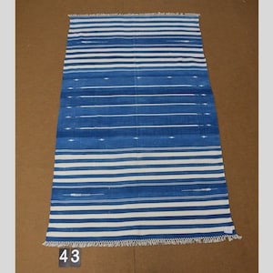 Alfombra Dhurrie de rayas azul índigo: tejido plano indio moderno de 4x6