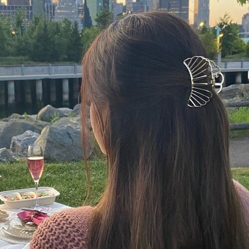 Seashell Hair Claw Clip / Metal Sea Shell Claw Clip / Claw - Etsy Seashell Hair Claw Clip / Metal Sea Shell Claw Clip / Claw - Etsy
