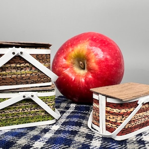 Miniature picnic basket 1:12 scale