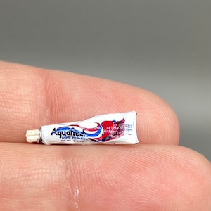 Miniatur Zahnpasta Tube 1:12 Maßstab Puppenhaus Accessoire Einzigartige Sammler Dekor