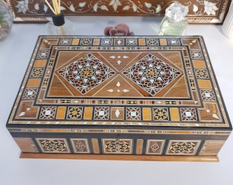 Gift for Mom ,Large Jewelry box/Chest,Wooden box with Lock,Gift box for her, Chocolate Box,Memory Box,Storage Box,mosaic box,Mother of pearl