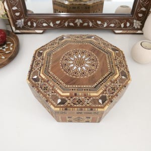 Schmuckschatulle aus Holz, Aufbewahrungsbox, handgefertigt, Mosaikbox aus Walnuss mit Perlmutt, Geschenk für sie.