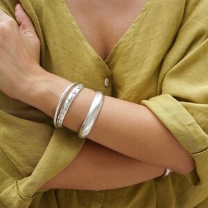 Grande manchette sade audacieuse en argent, bracelet plaqué argent épais, bracelet tendance empilable bohème délicat minimaliste, style libre, 6-7,5 pouces image 8