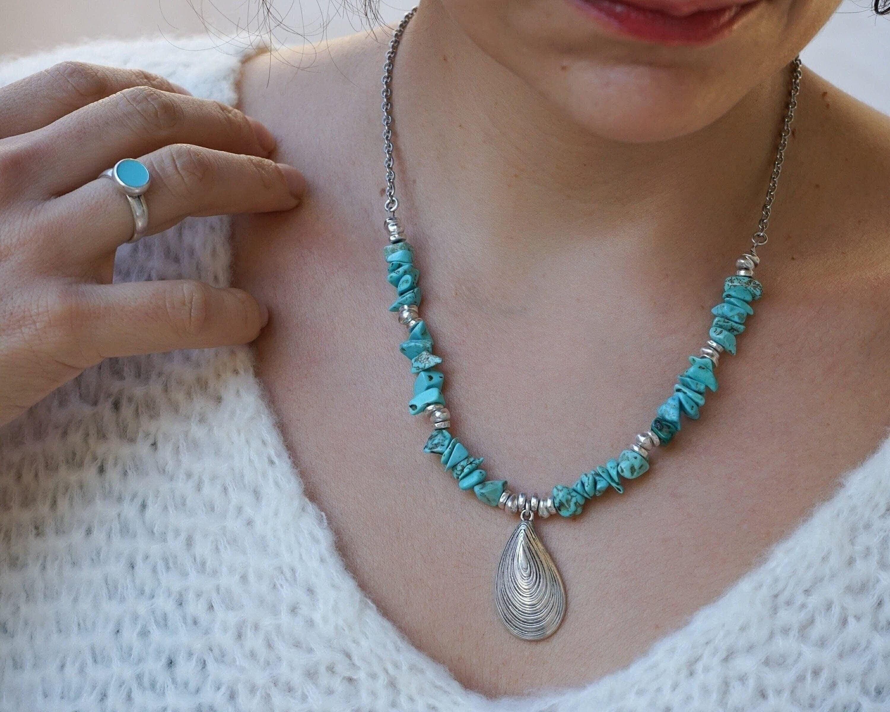 Silver Oyster Seashell Pendant Wt Turquoise Chips & Chunky