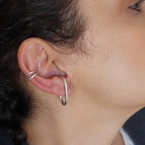 Single antique silver long lobe hugger earring, twisted rope ear hugger, ear lobe cuff stud, long minimal curved line ear lobe hug earring,
