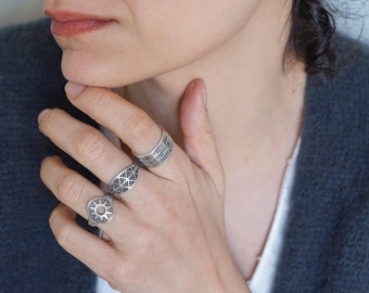 Anello etnico con triangoli a punti geometrici in argento antico, anello regolabile impilabile delicato rotondo e ovale placcato in argento, regalo per la moda del suo festival