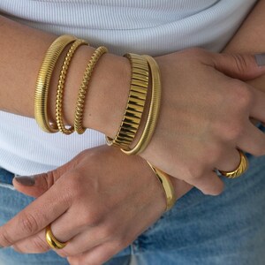 Bracciale in oro, bracciale rigido in acciaio inossidabile dorato, bracciale spesso impilabile in oro, bracciale elastico con maglie a catena, bracciale anti-ossidazione