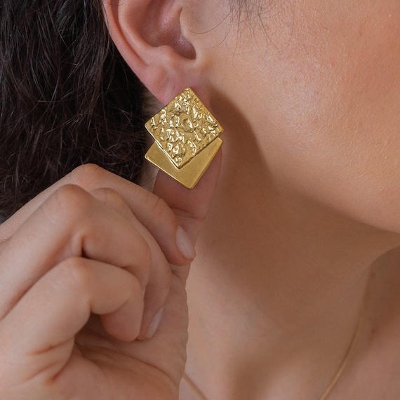 ピアス [BLACKMUSE] Gold tone craft square post Earrings Large Square Earrings, Big Geometric Square Stud Earrings