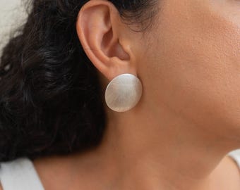 Large silver disc earrings, round hammered disc stud earrings, silver plated disc earrings, big statement bold large circle stud earrings