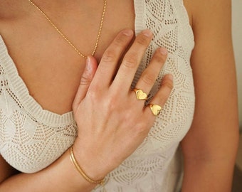 Anello da mignolo con cuore avvolto in oro, anello chevalier semplice boho, delicato anello con sigillo, anello d'amore minimalista, regalo di compleanno, anello boho hippie indie rock