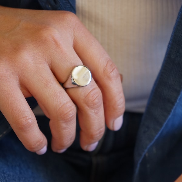 Silver Classic ROUND SIGNET Ring, Large Stainless Steel Dainty Geometric Signet Ring, Tarnish free Minimal layering stackable Minimal ring