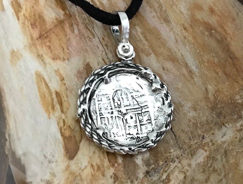 ATOCHA 925 Sterling Silver Sunken Treasure Shipwreck Coin Pendant – Genuine Atocha Coin Jewelry, Round, Shackle Bale (1 Inch)