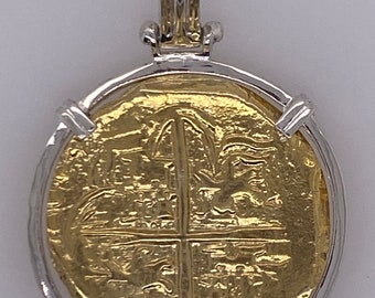 Colgante de moneda de Atocha en plata de ley y revestimiento de 14 quilates, 8 reales