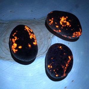 Free 365nm UV Light__Amazing__3 YOOPERLITES 3.74 OZ./ 106 Grams, Fluorescent Sodalite, Syenite, Emberlite From Lake Superior