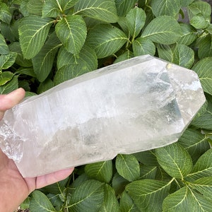 7.10 pounds__Incredible Record Keepers__Huge Optical Arkansas Quartz Crystal Master Record Keeper Point