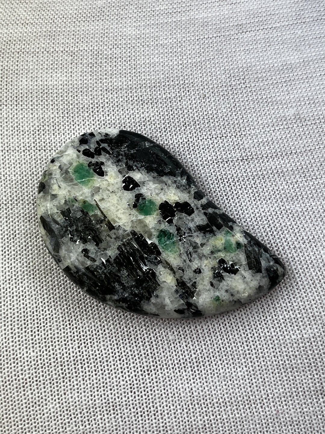 RARE 47.5ct. Esmeralda en Matrix Designer Cabochon de Crabtree Emerald ...