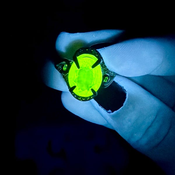 Anelli in vetro all'uranio Swarovski originali degli anni '40 / Gioielli in vetro luminoso / Cristalli austriaci / Limitati e da collezione