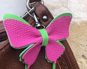 Porte-clés papillon en cuir rose et vert, charme de sac à main papillon, charme de sac papillon, ornement de papillons en cuir, porte-clés, fête des mères