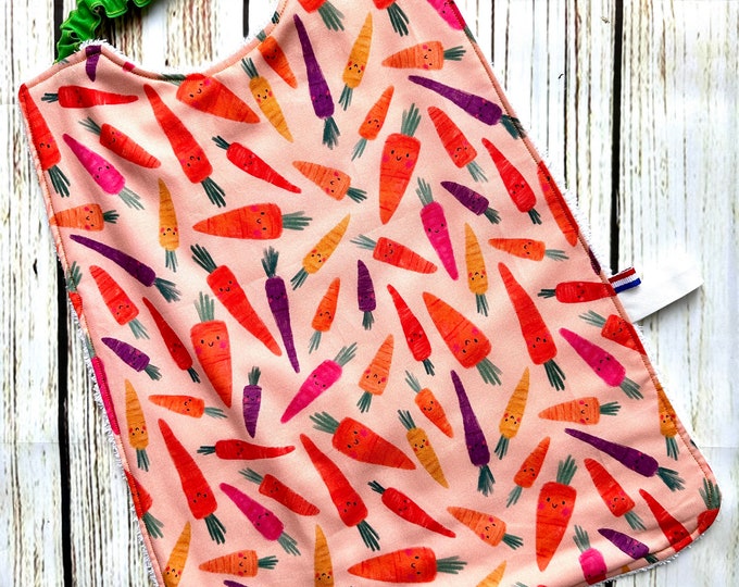Serviette élastiquée de table pour maternelle, garderie, bavoir facile à enfiler pour cantine, nounou
