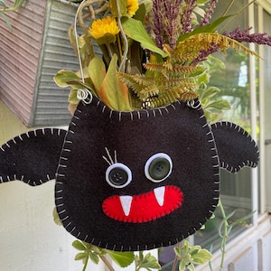 Chauve-souris avec accroche-porte, Chauve-souris en feutre, Chauve-souris kawaii, Chauve-souris en feutre cousu main, Suspension murale chauve-souris, Chauve-souris d'Halloween, Décoration d'Halloween, Décoration chauve-souris