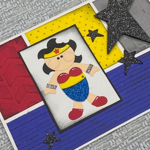 Carte de super-héros, carte inspirée de Wonder Woman, carte d’anniversaire, carte Get Well Soon, carte d’art perforée, carte de félicitations, carte de vœux