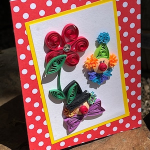 Tarjeta de payaso quilled, tarjeta de cumpleaños de payaso, tarjeta de celebración, tarjeta divertida, tarjeta de payaso lindo, tarjeta de niño o niña, tarjeta de felicitación, arte de papel, tarjeta divertida