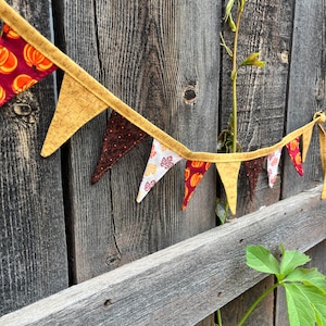 Mini bandierine autunnali in tessuto: decorazioni bifacciali per il Ringraziamento