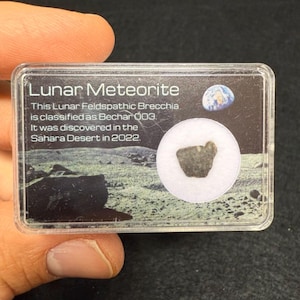 Certifierad månmeteoritskiva: Bechar 003, certifierad med display