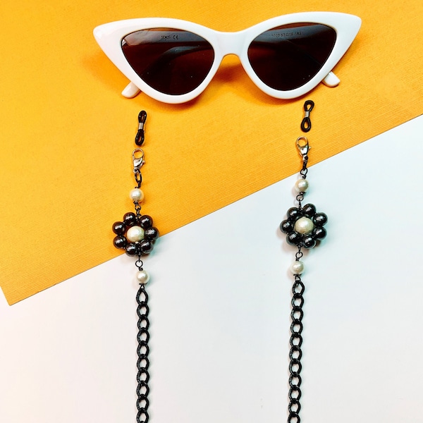 EYEGLASSES CHAIN or FaceMask Holder. Pearls and Light Chain. Durable and Lightweight