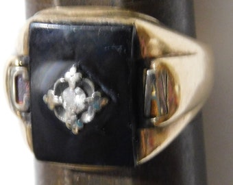 Mans 10K yellow gold signet ring size 10 1/2 Onyx with diamond initials C A