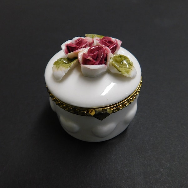 Trinket box Limited edition 2001 Zales white with blooming roses on top each petal added from center out