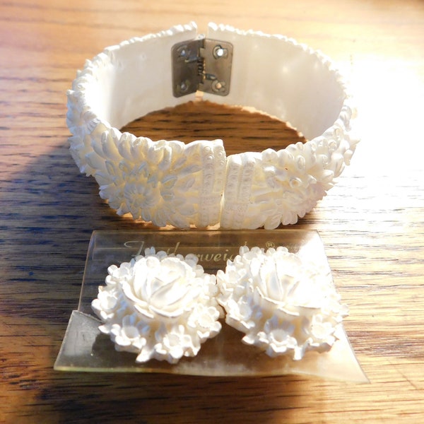 Clamper bracelet hinged with clip earrings celluloid Feather weight Chrysanthemums floral 1950s