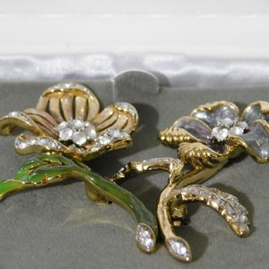 Spille Nolan Miller Glamour Collection fiori in scatola con carte strass smaltati