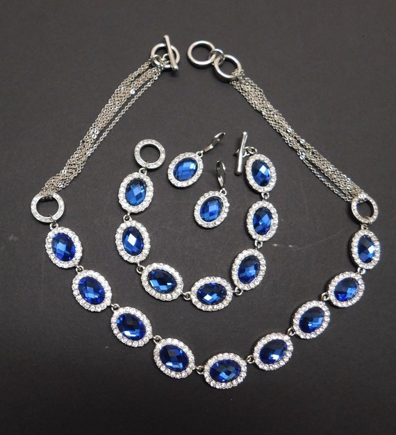 Jewelry 3 piece set deep blue and clear stones to… - image 5