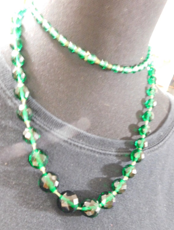 Green faceted beads necklace graduated in size fla