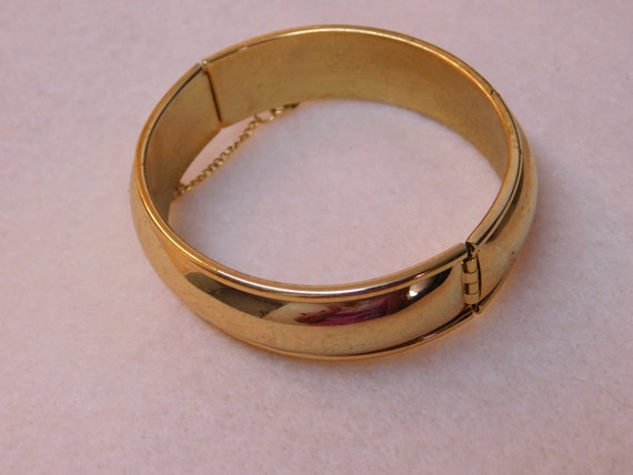 Napier bracelet gold tone safety chain push in bo… - image 2