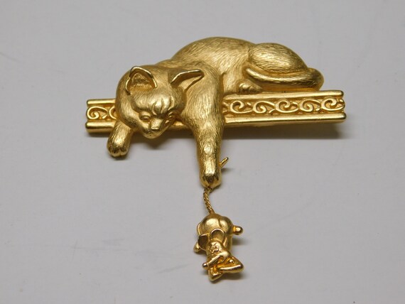 Whimsical JJ cat brooch dangling rat by tail gold… - image 2