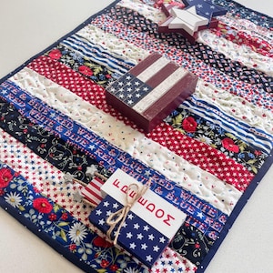Chemin de table patriotique matelassé fait main : décoration de ferme américaine