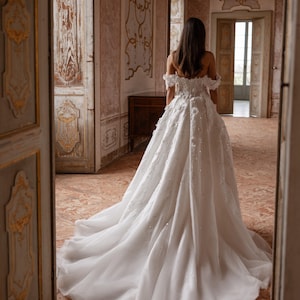 Vestido de novia con apliques florales en 3D, vestido con corsé de cuentas, vestido de novia con abertura alta, vestido con espalda descubierta, vestido de novia estilo princesa, vestido de novia 2026 imagen 5