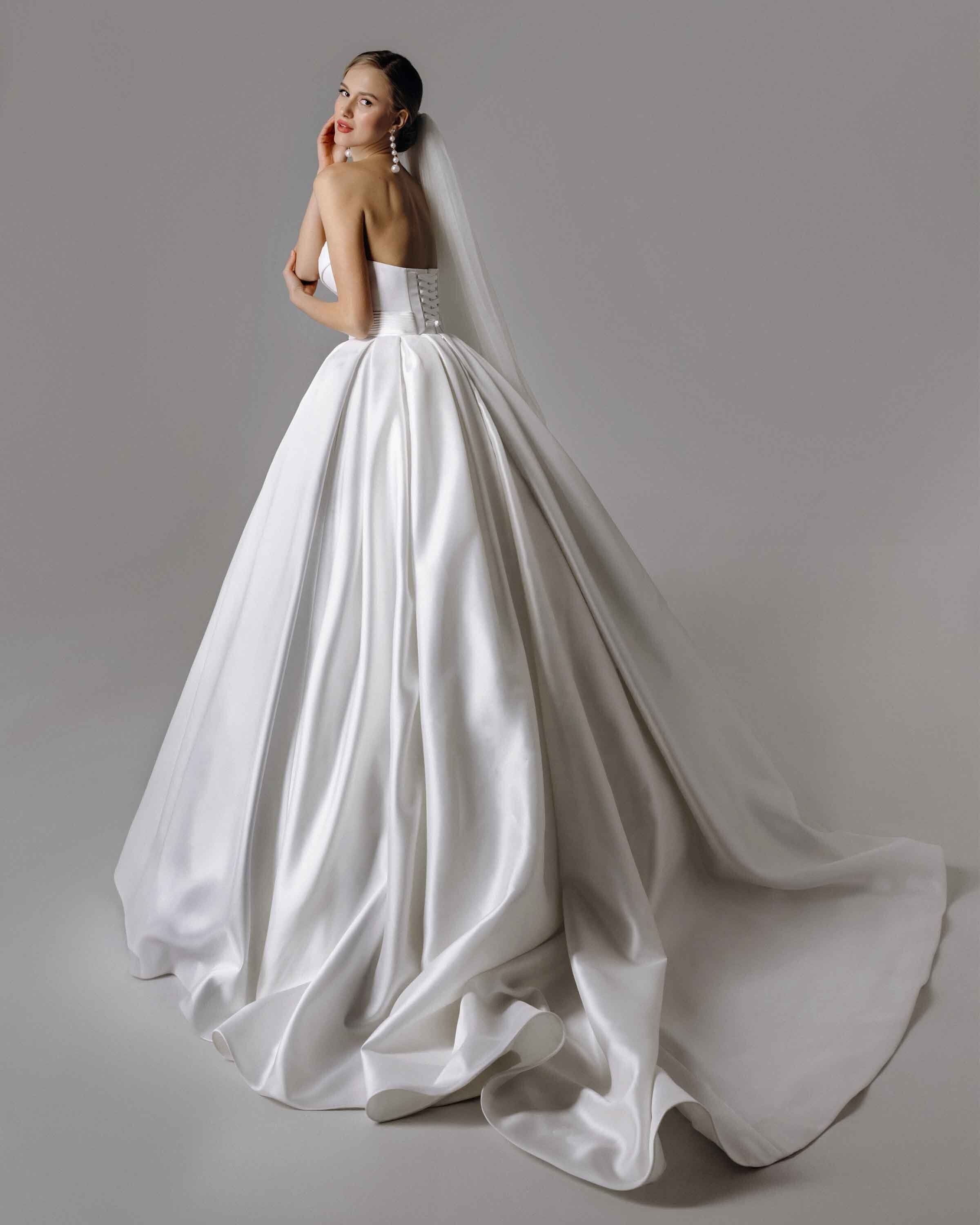 Vestido de novia de saten con cola vestido de novia real exuberante boda de princesa con hombros abiertos vestido de novia de corte A vestido de catedral de marfil Etsy Mexico