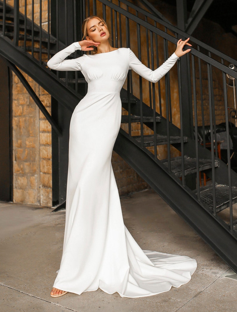 Laconic Wedding Dress with Long Slevees, Minimalist Mermaid Wedding Dress, Maxi Length Bridal Dress with Train, Open Back Wedding Dress imagem 8