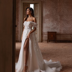 Vestido de novia con apliques florales en 3D, vestido con corsé de cuentas, vestido de novia con abertura alta, vestido con espalda descubierta, vestido de novia estilo princesa, vestido de novia 2026 imagen 1