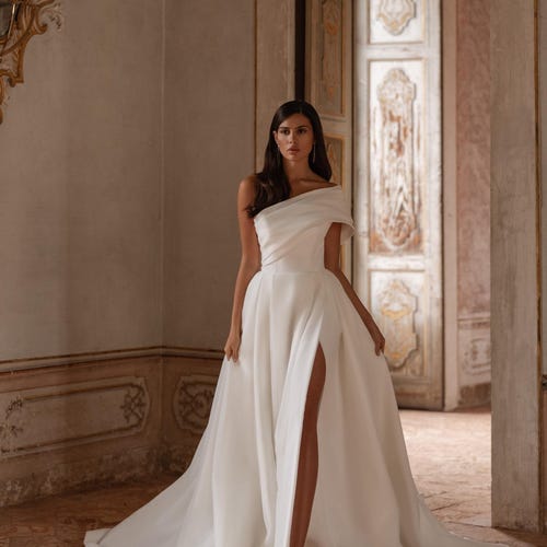 black wedding dress lace Fabiana