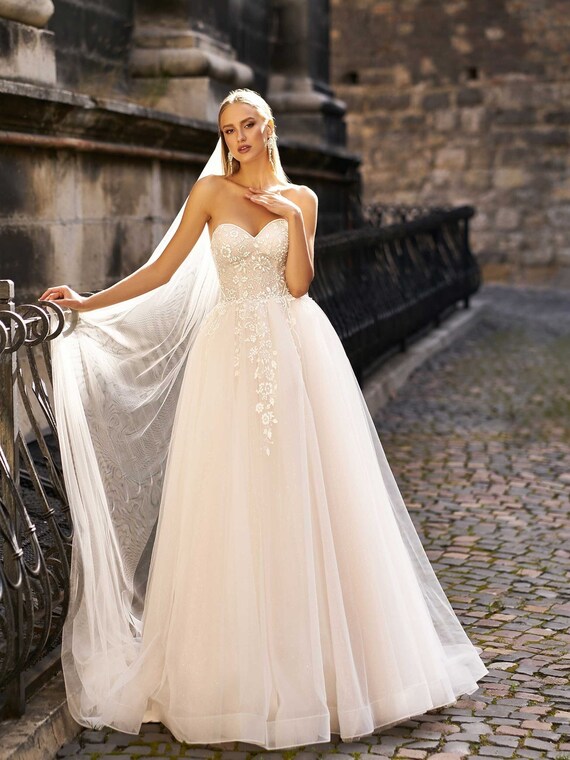Off shoulder online flowy wedding dress